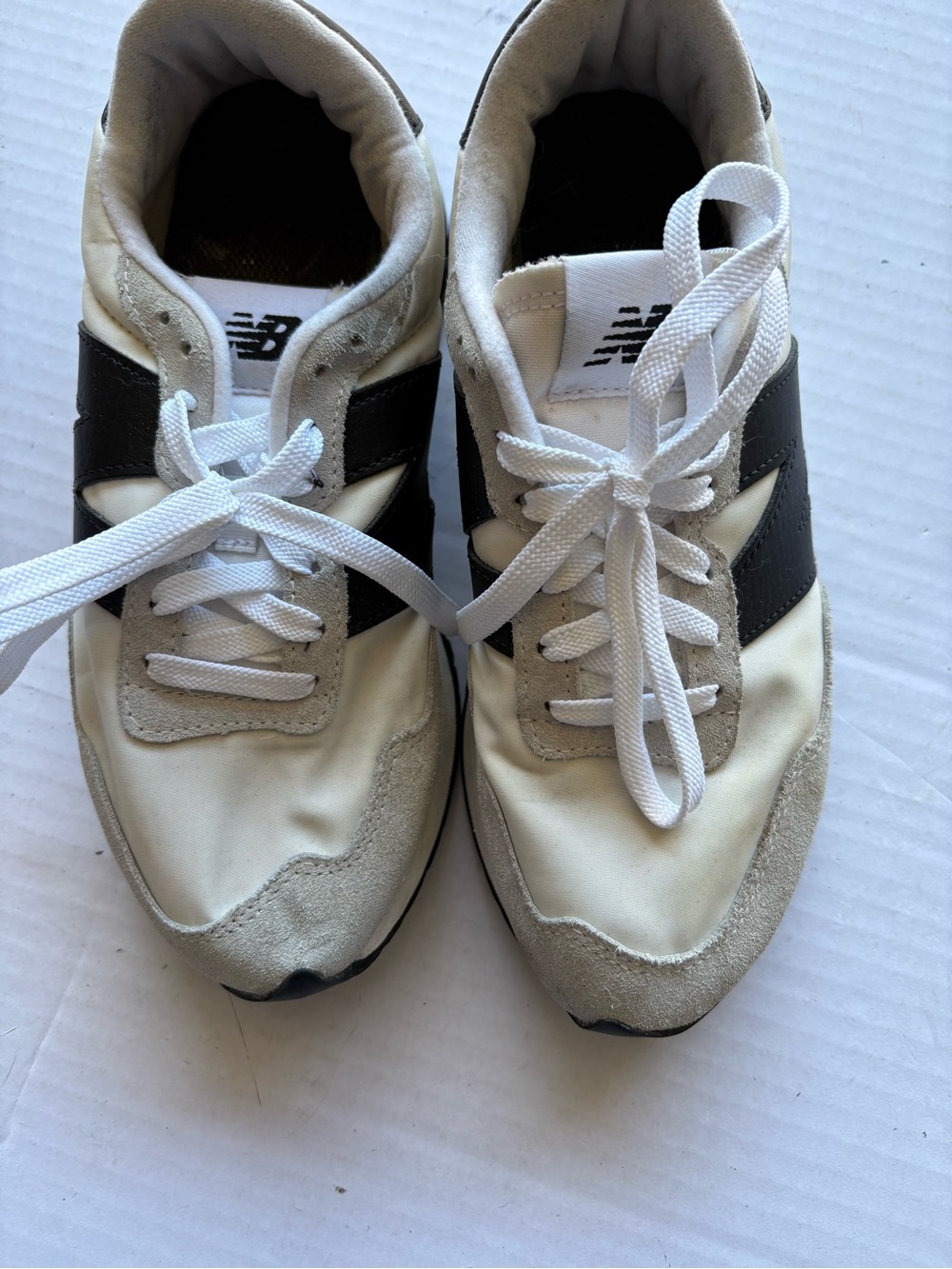 New Balance women’s White and Black Sneakers 237 The Intelligent Choice